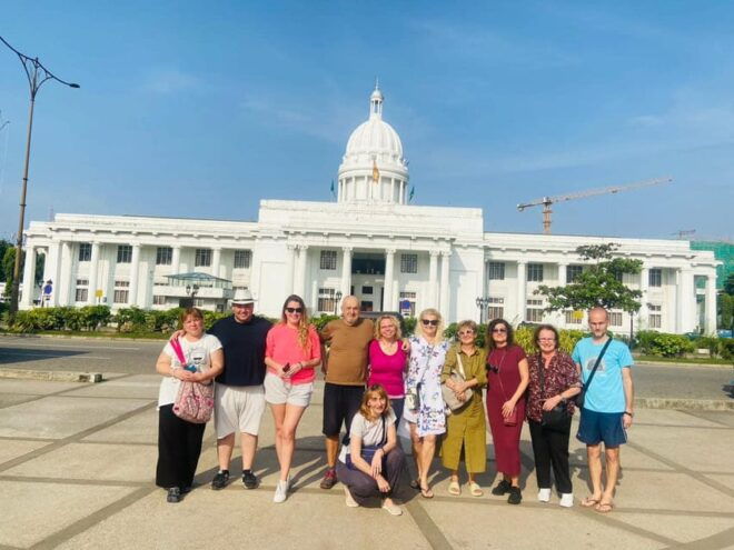 Sri Lanka 5 Days Tour: 4 Nights With 4 Star Accommodations. - Day 1: Arrival in Kandy