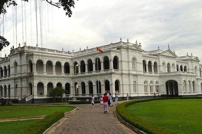 Sri Lanka Personal Tour with Car Driver - How the Day Unfolds