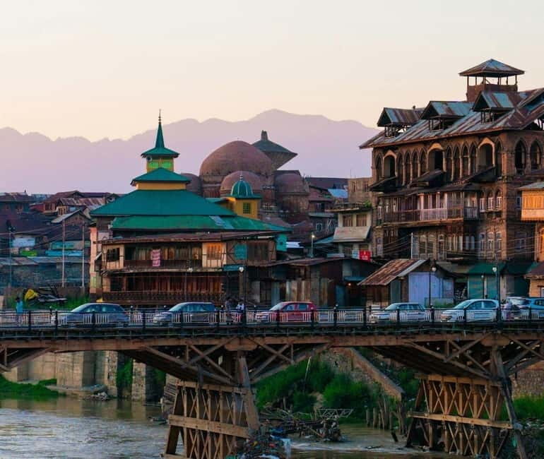 Srinagar Old City Heritage Walking Tour with Kahwa Tea - A Closer Look at the Srinagar Old City Heritage Walking Tour  