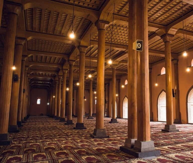 Srinagar Old City Heritage Walking Tour with Kahwa Tea - Good To Know