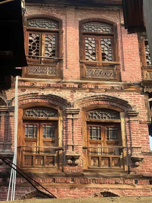 Srinagar Old City Heritage Walking Tour with Kahwa Tea - A Deep Dive into the Srinagar Old City Heritage Walking Tour