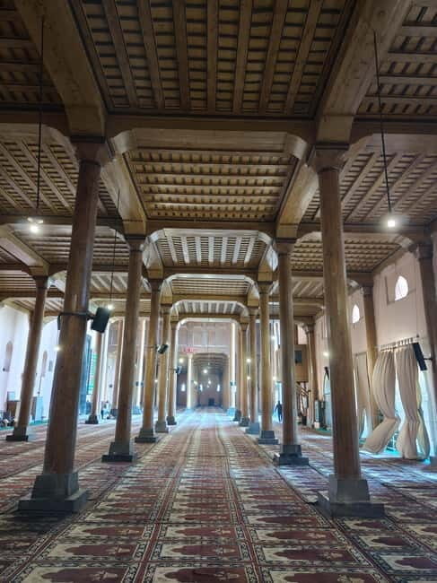 Srinagar: Private Old City and Mughal Gardens Guided Tour - Good To Know  