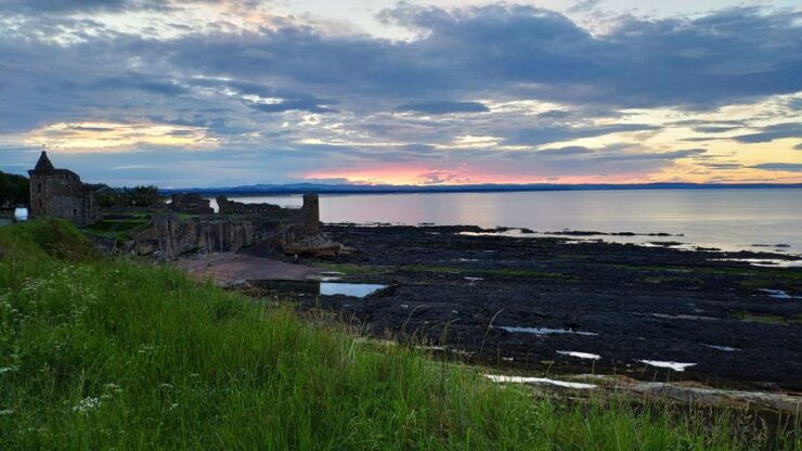 St Andrews: 90-Minute Historical Walking Tour - Tour Duration and Equipment