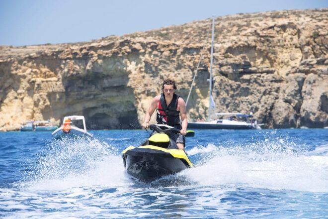 St. Julians: Jet Ski Rental in St. Georges Bay - Age and Eligibility Requirements
