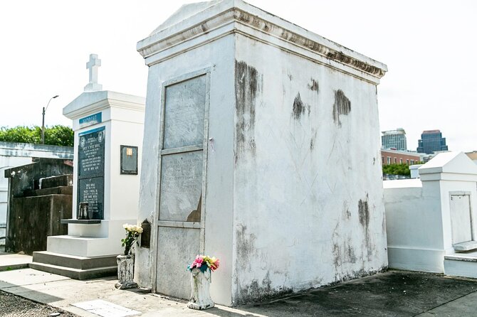 St. Louis Cemetery No. 1 Official Walking Tour - Enters the Cemetery - Directions and Entry Into the Cemetery
