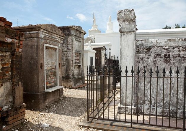 St. Louis Cemetery No. 1 Official Walking Tour - Enters the Cemetery - Common Questions