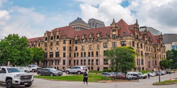 St. Louis: Guided Tour With Boat Cruise and Helicopter Ride - Common Questions