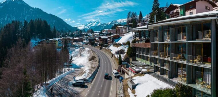 St. Moritz: Express Walk With a Local in 60 Minutes - Preparation and Considerations