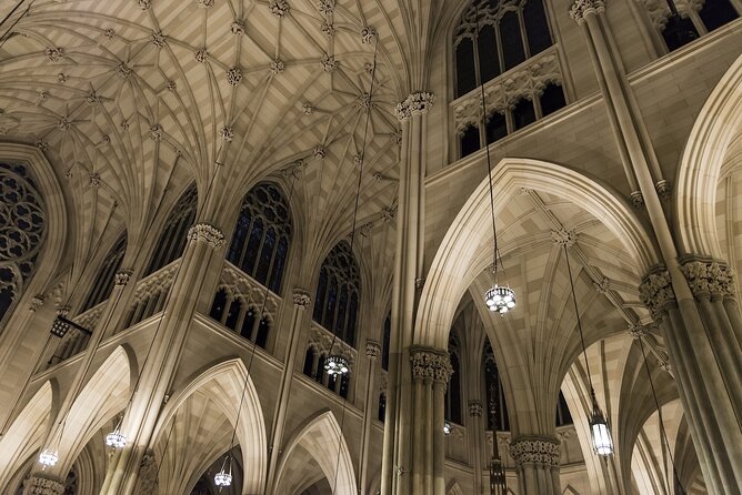 St Patricks Cathedral Official Holiday Tour - Live Carolers