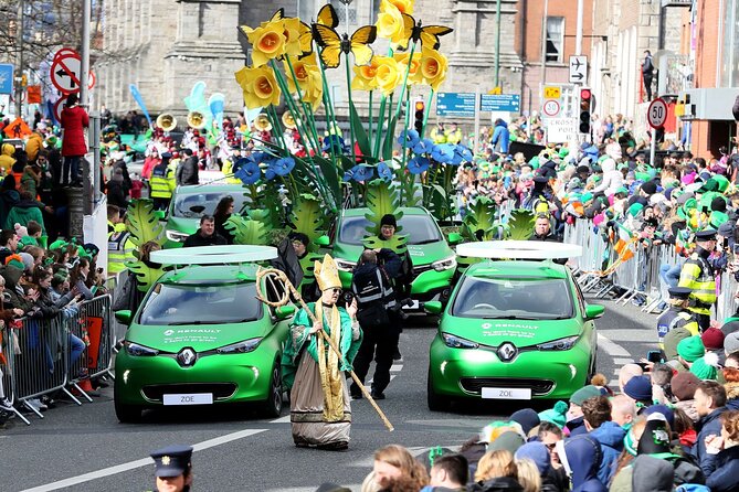 St. Patrick'S Day Parade With Grandstand View & Lunch in Dublin - Tips for Navigating the Crowds