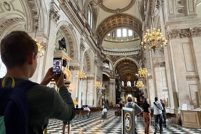 St Paul Cathedral City of London Private Tour Kids and Families - Professional Guides for an Informative Experience