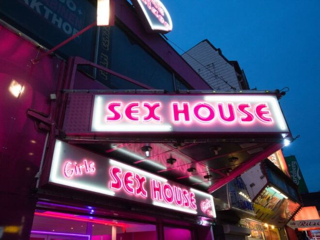 St. Pauli Tour: Drag-Attack With Barbie Stupid & Lee Jackson - Review Summary