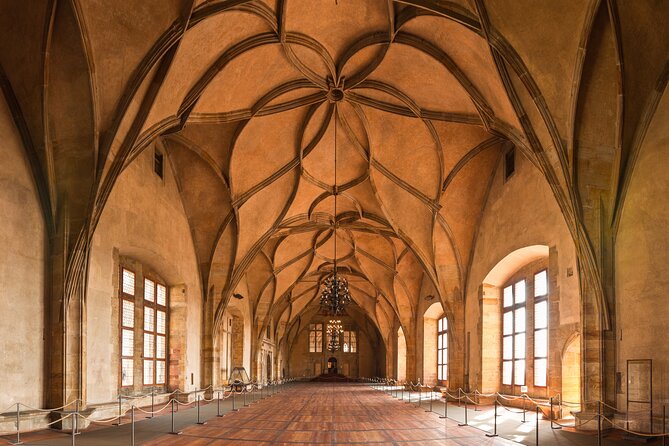 St Vitus Cathedral and Prague Castle Private Walking Tour - Duration and Transfer Options