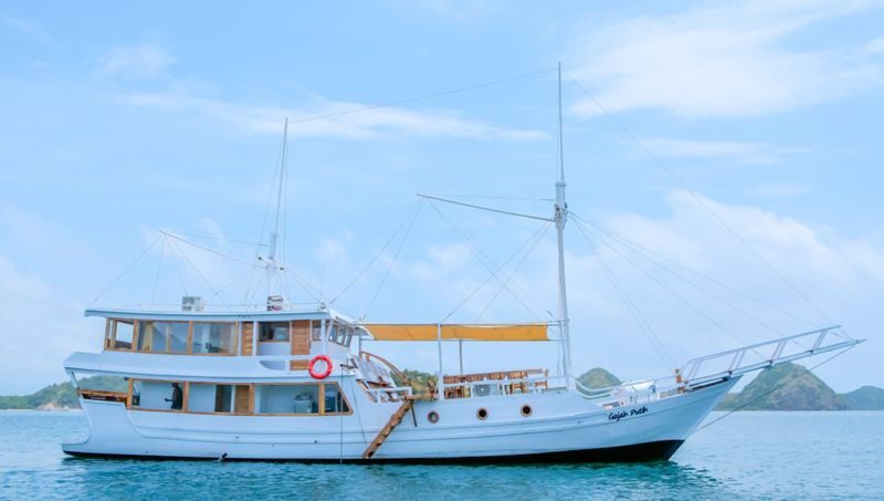 Standard Phinisi: 3D2N Gajah Putih Liveaboard from Labuan Bajo - Three days from Labuan Bajo, with two nights at sea