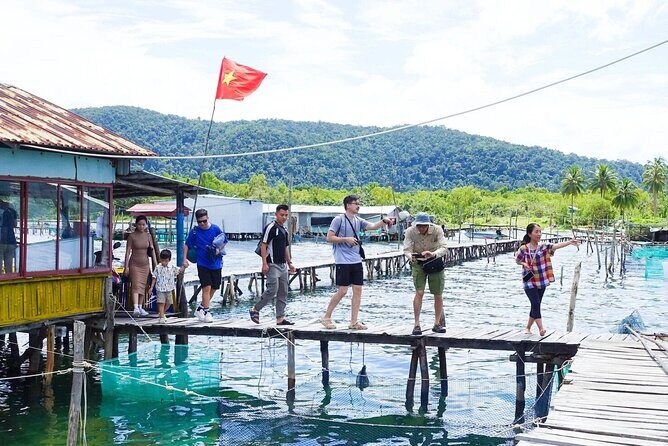 Starfish Beach and Floating Village Combo Boat Trip Seafood Lunch - Authentic Phu Quoc Experience: Starfish Beach and Floating Village Combo Boat Trip