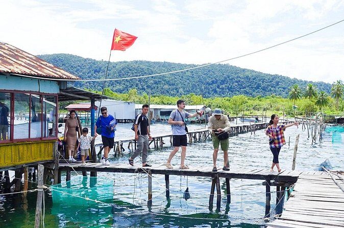 Starfish Beach and Floating Village Combo Boat Trip Seafood Lunch - Practical Tips and Considerations