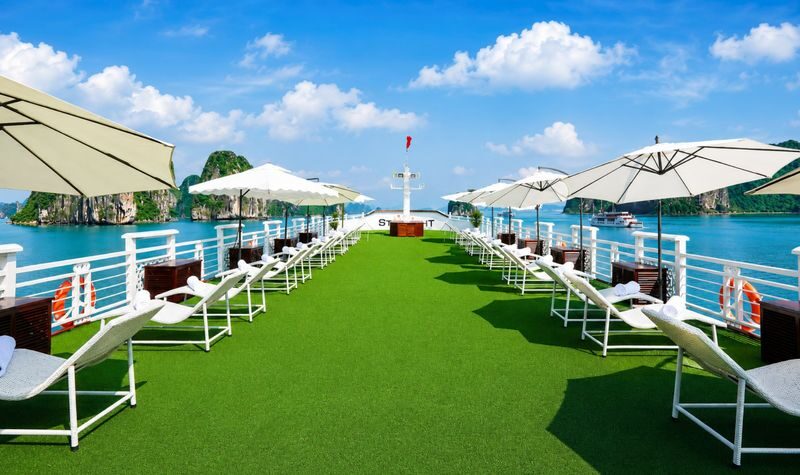 Starlight 2D1N Cruise: Ha Long Bay, Sung Sot, Ti Top - Sung Sot Cave: the grand first stop