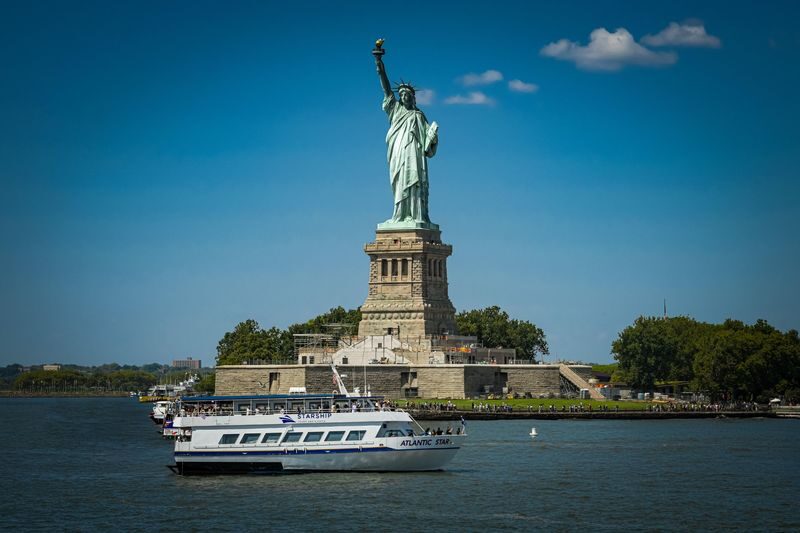 Starship NYC Landmark 90 Min Sightseeing Cruise - The quick take