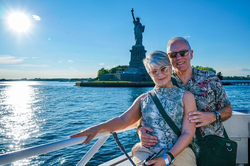 Starship NYC Landmark 90 Min Sightseeing Cruise - What the boat experience is like