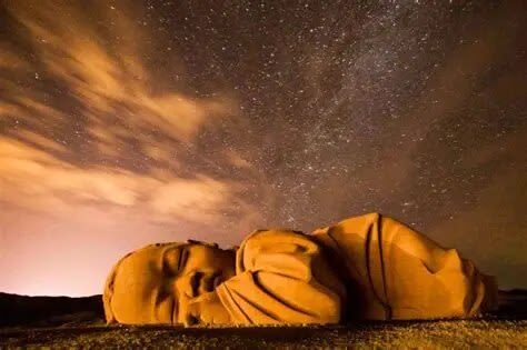 Starting from Dunhuang: Yulin Cave, Suoyang City, Western Jin Dynasty Tomb One-Day Tour - Yulin Grottoes: murals in a river canyon