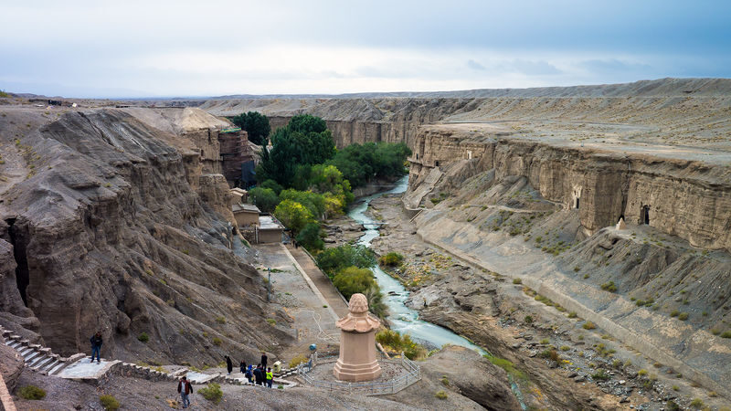Starting from Dunhuang: Yulin Cave, Suoyang City, Western Jin Dynasty Tomb One-Day Tour - Boundless and Son of the Earth: contemporary art in the Gobi