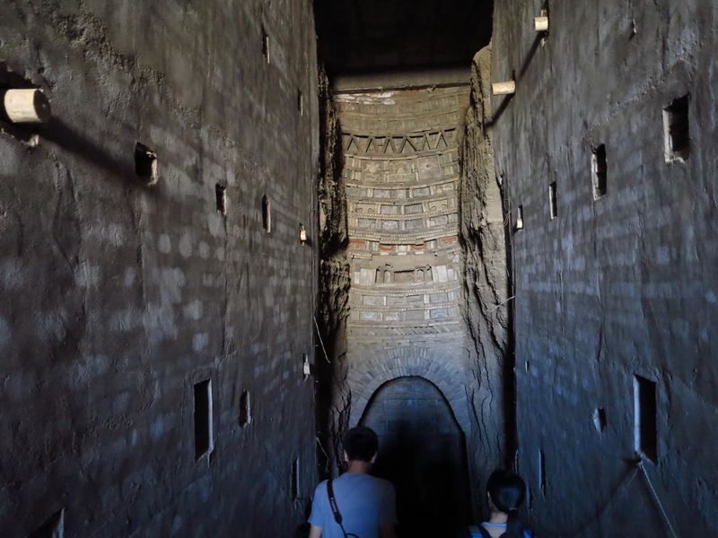 Starting from Dunhuang: Yulin Cave, Suoyang City, Western Jin Dynasty Tomb One-Day Tour - Choosing between the group tour and private car