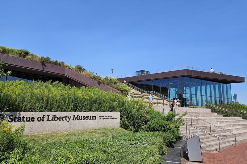 Statue of Liberty and Ellis Island Priority Boarding Tour - Choosing between audio and live-guided packages