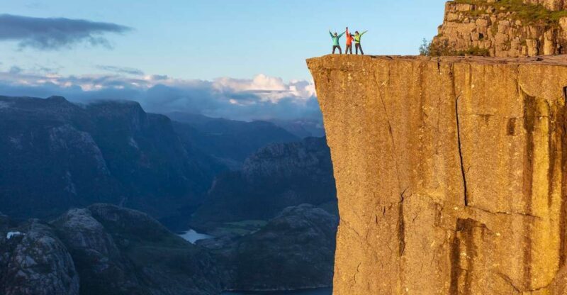 Stavanger: Preikestolen Sunrise Hike + Breakfast Buffet - The Hiking Experience: Challenges and Rewards