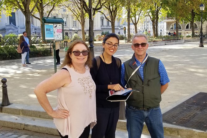 Ste Chapel, Louvre and Montmartre Private Tour ENG/ESP - Common Questions