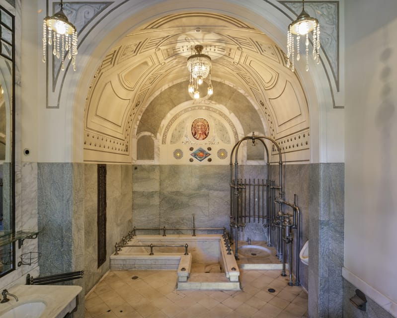 Stein: Guided tour of Count von Faber-Castell's castle - Exploring the Castle and Its Surroundings