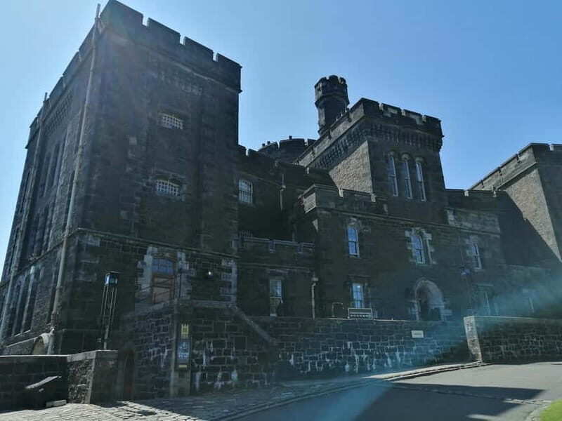 Stirling: Daily Guided Walking Tour (11am & 2pm) - The Experience of the Guides