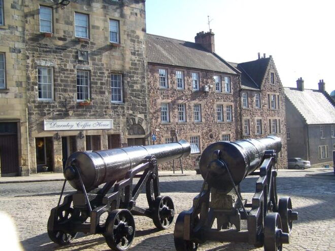 Stirling: Highlights of The Old Town Private Walking Tour - Meeting Point and Logistics