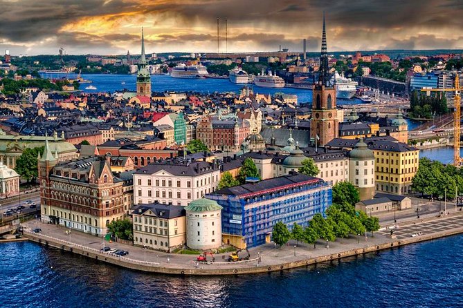 Stockholm Airport Transfers : Airport ARN to Stockholm City in Luxury Van - Private Transportation Services Available