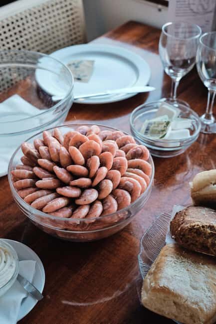 Stockholm: All-You-Can-Eat Shrimp/Tacos Cruise & Cover band - Good To Know