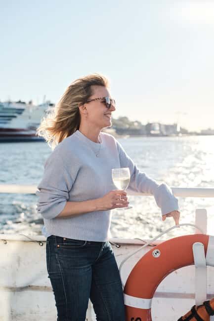 Stockholm: All-You-Can-Eat Shrimp/Tacos Cruise & Cover band - Value for Money