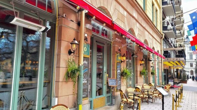 Stockholm: City Centre and Trendy District Self-guided Walk - Tour Features
