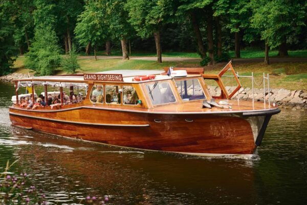 Stockholm: Historical Live-Guided Canal Cruise - Tour Duration and Timing