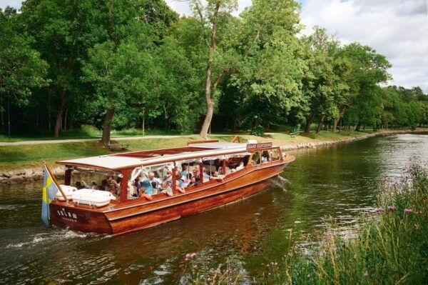Stockholm: Historical Live-Guided Canal Cruise - Starting and Return Location