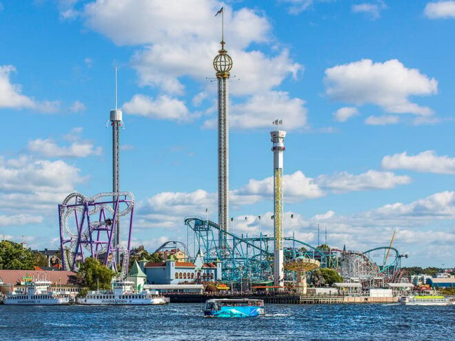 Stockholm: Land and Water Tour by Amphibious Bus - Key Landmarks to Visit