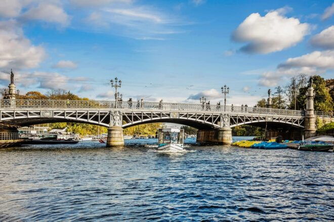 Stockholm: Land and Water Tour by Amphibious Bus - Customer Ratings and Feedback