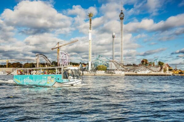 Stockholm: Land and Water Tour by Amphibious Bus - What to Bring and Wear