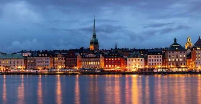 Stockholm: Must-See Attractions Walking Tour With a Guide - Tour Experience