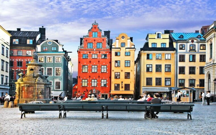 Stockholm: Old Town Highlights Private Walking Tour - Detailed Breakdown of the Tour Experience