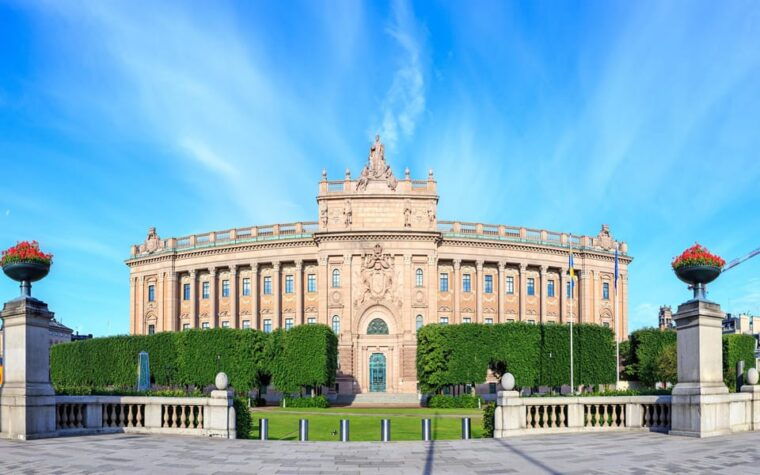Stockholm: Old Town Highlights Private Walking Tour - Authentic Experiences and Tips from Reviewers