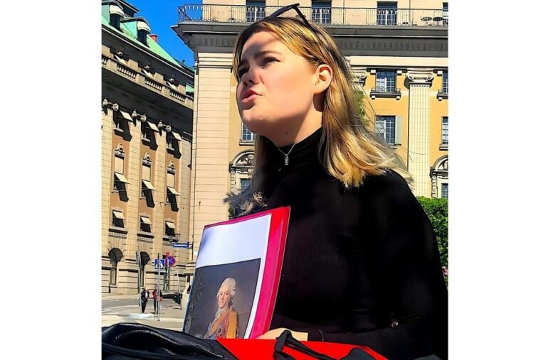 Stockholm: Old Town Walking Tour with Local Guide - Analyzing the Value