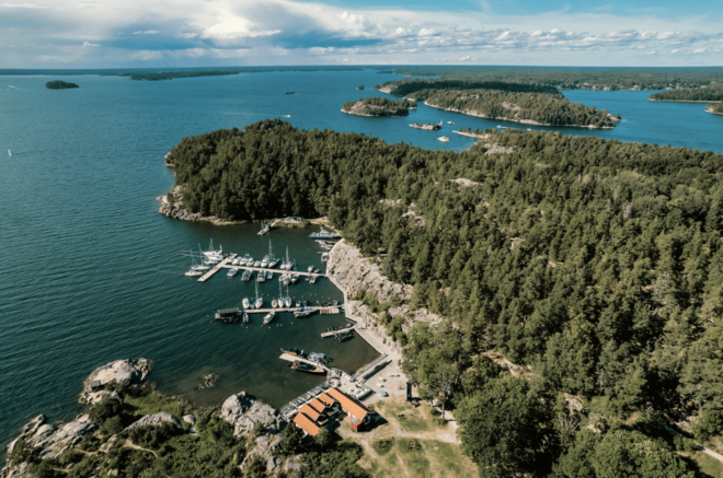 Stockholm: RIB Speed Boat Tour Incl. Island Visit - Safety and Accessibility