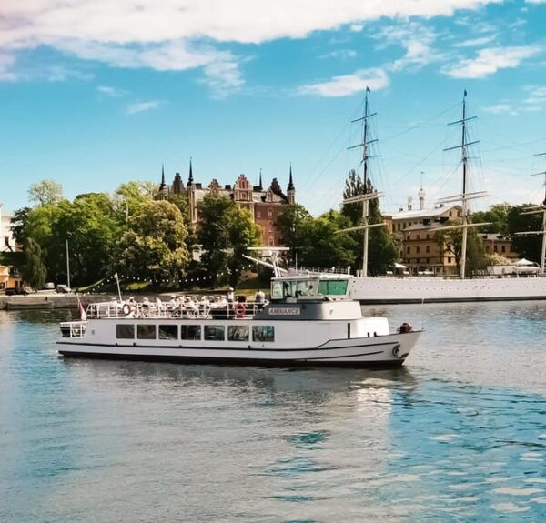 Stockholm: Walking Tour & Archipelago Boat Tour - Meeting Point