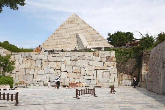 Stone Museum Hakusekikan - Save time for Pyramid Curry