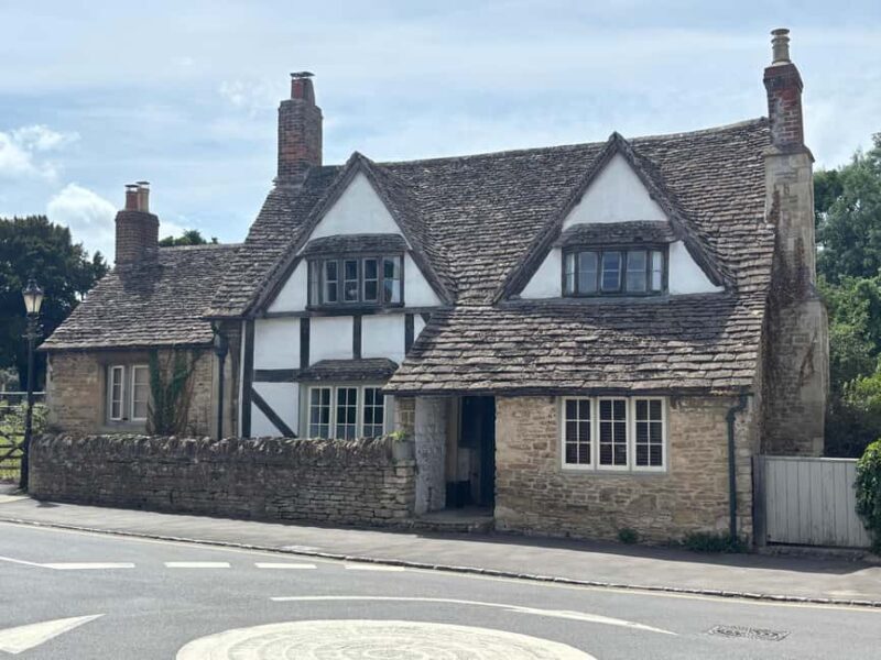 Stonehenge and Avebury stone circles. Guided tours - The Itinerary and Highlights