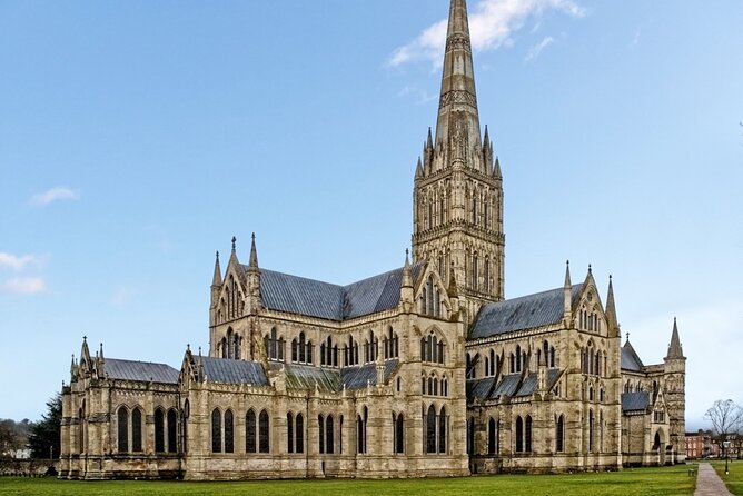 Stonehenge & Salisbury Cathedral Private Day Trip From Bath - Itinerary